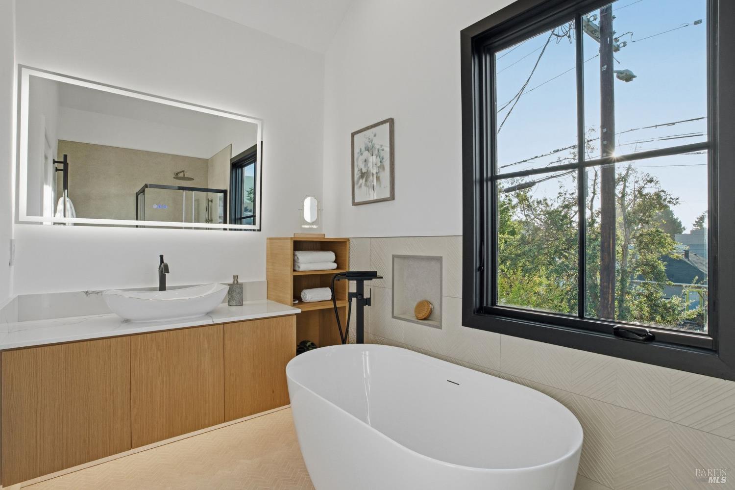 Detail Gallery Image 20 of 34 For 3021 Bateman St, Berkeley,  CA 94705 - 3 Beds | 2/1 Baths