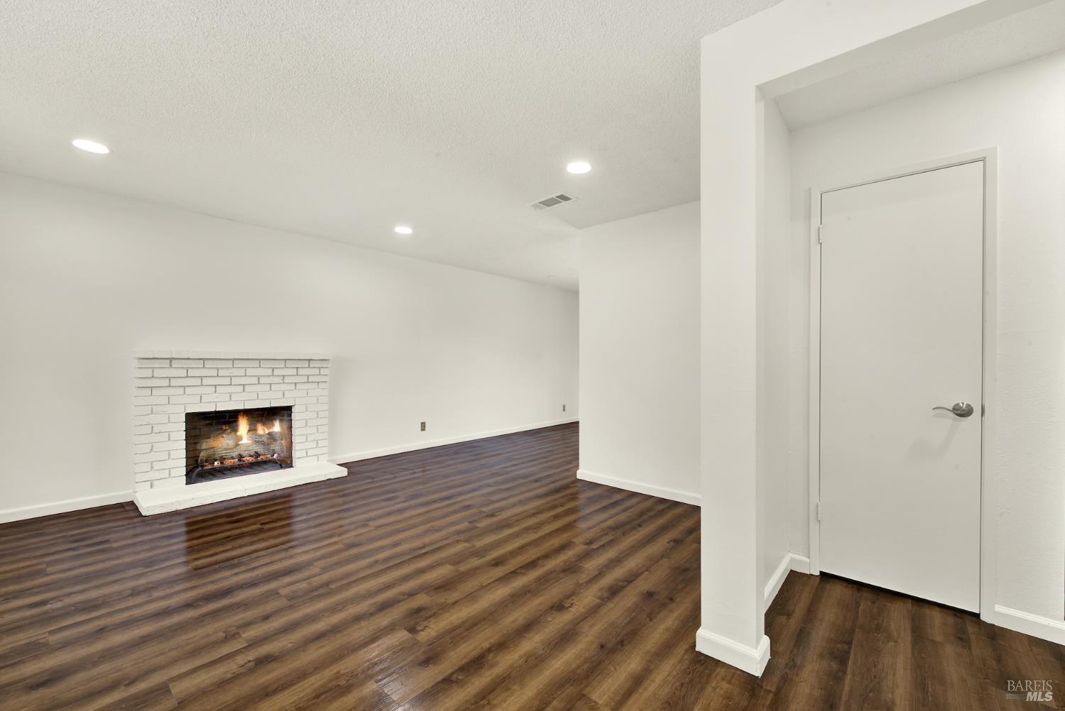 Detail Gallery Image 3 of 28 For 224 De Paul Dr, Vallejo,  CA 94589 - 4 Beds | 2 Baths