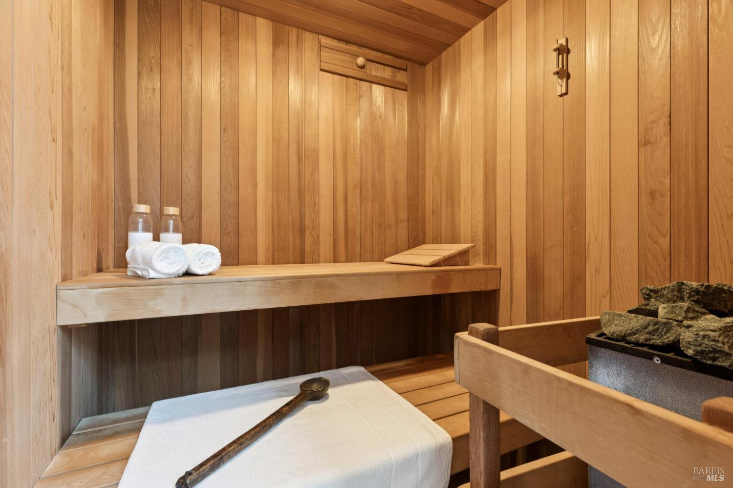 Detail Gallery Image 40 of 68 For 20 Crecienta Dr, Sausalito,  CA 94965 - 3 Beds | 2 Baths