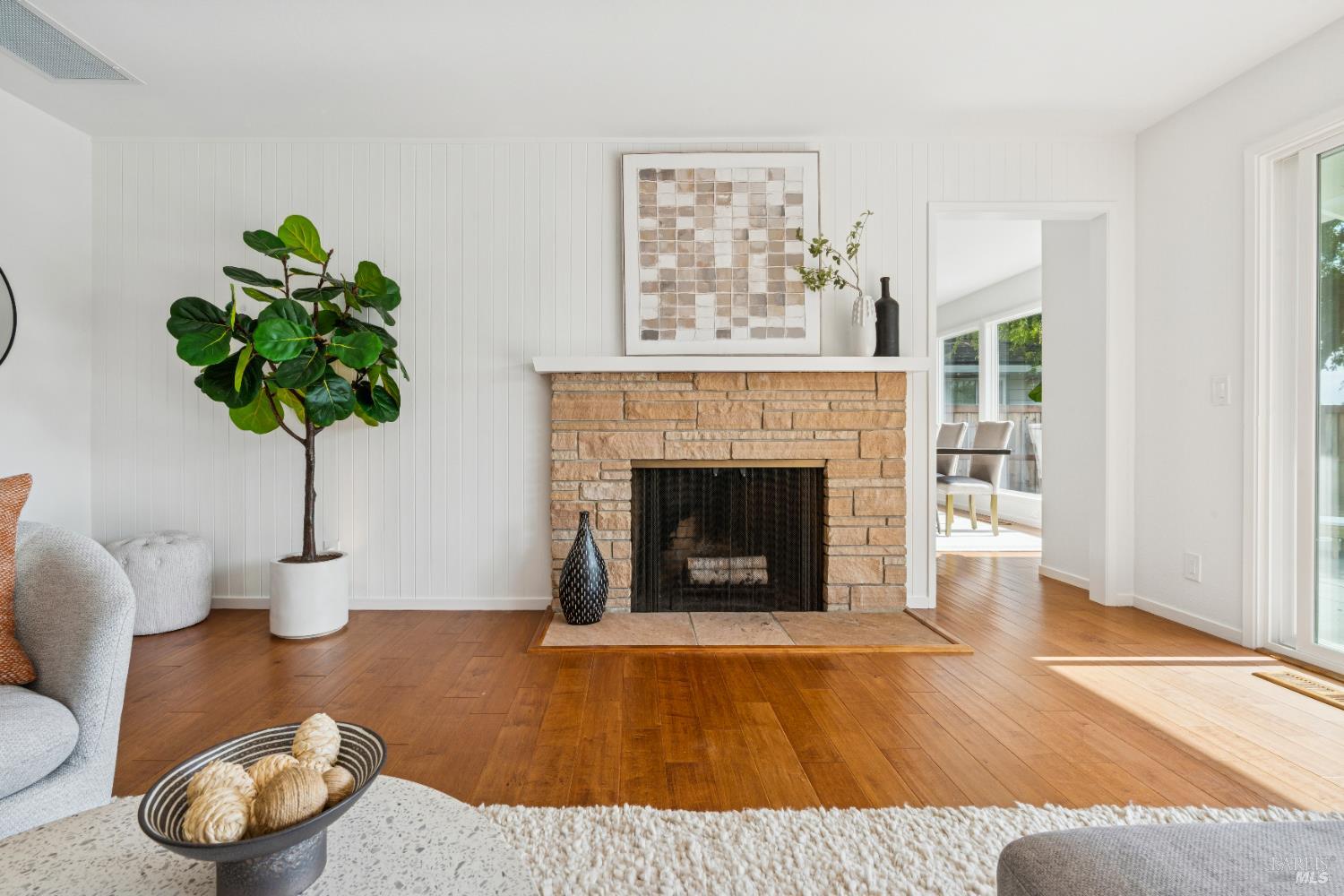 Detail Gallery Image 10 of 57 For 24 Bonnie Banks Way, San Rafael,  CA 94901 - 4 Beds | 3/1 Baths