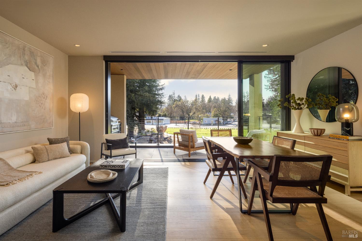 Detail Gallery Image 5 of 9 For 151 Sawmilll Cir #201,  Healdsburg,  CA 95448 - 1 Beds | 2 Baths