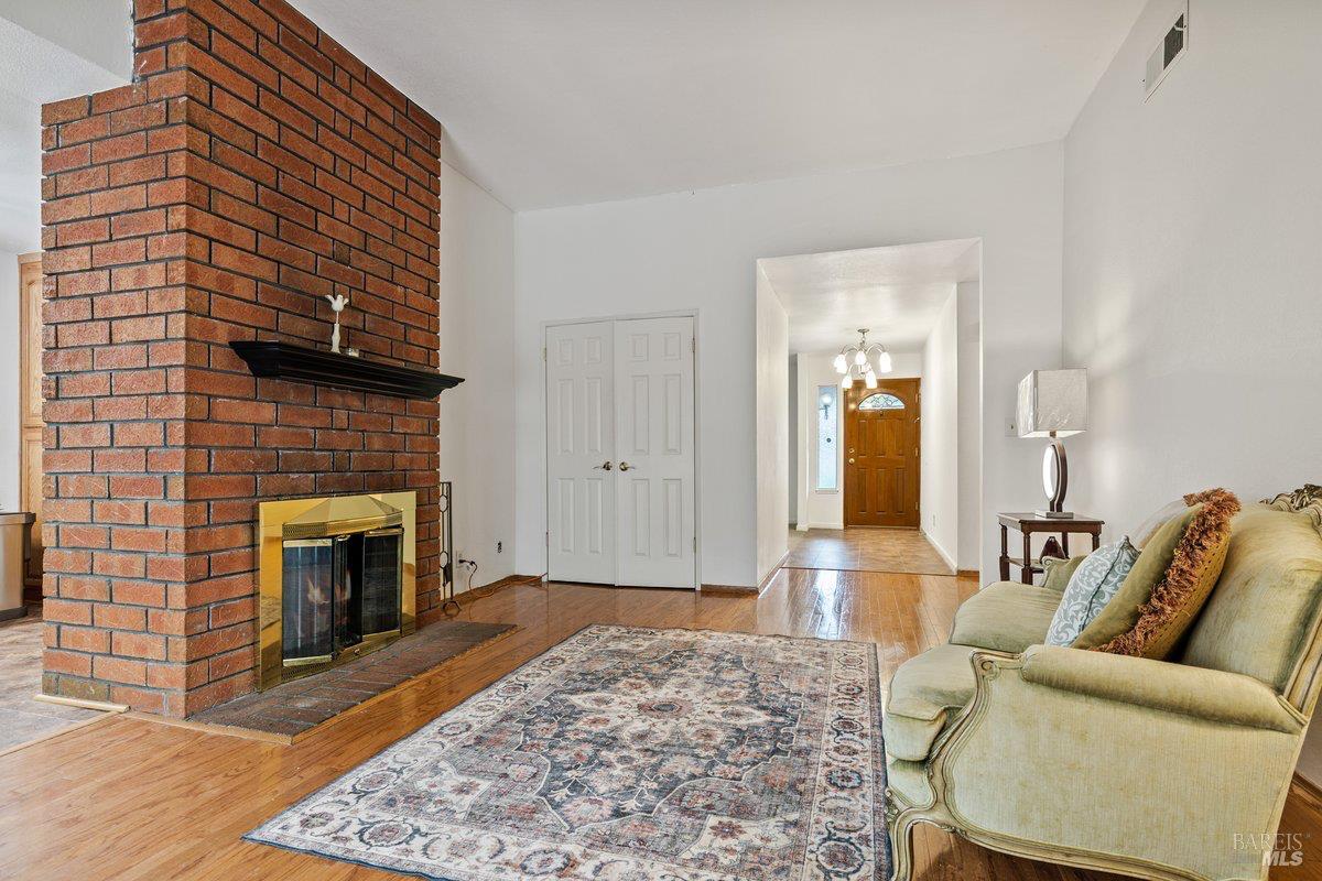 Detail Gallery Image 4 of 24 For 1275 Granada St, Vallejo,  CA 94591 - 3 Beds | 2 Baths