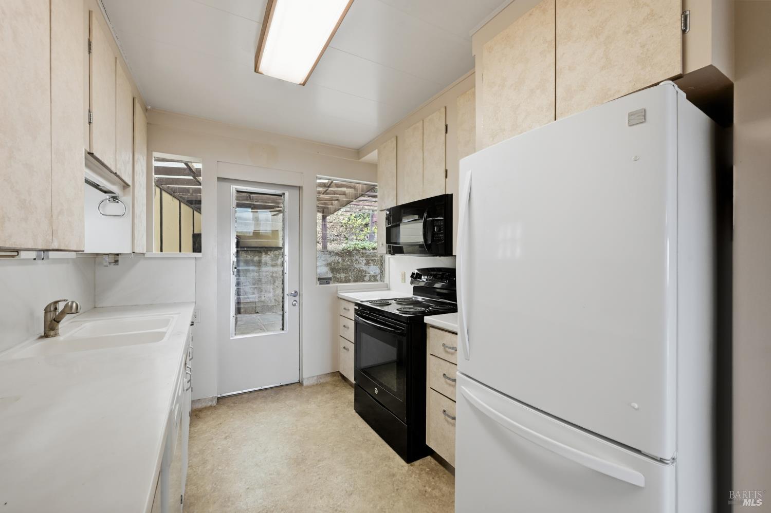 Detail Gallery Image 25 of 43 For 666 Redwood Ave, Corte Madera,  CA 94925 - 3 Beds | 2 Baths