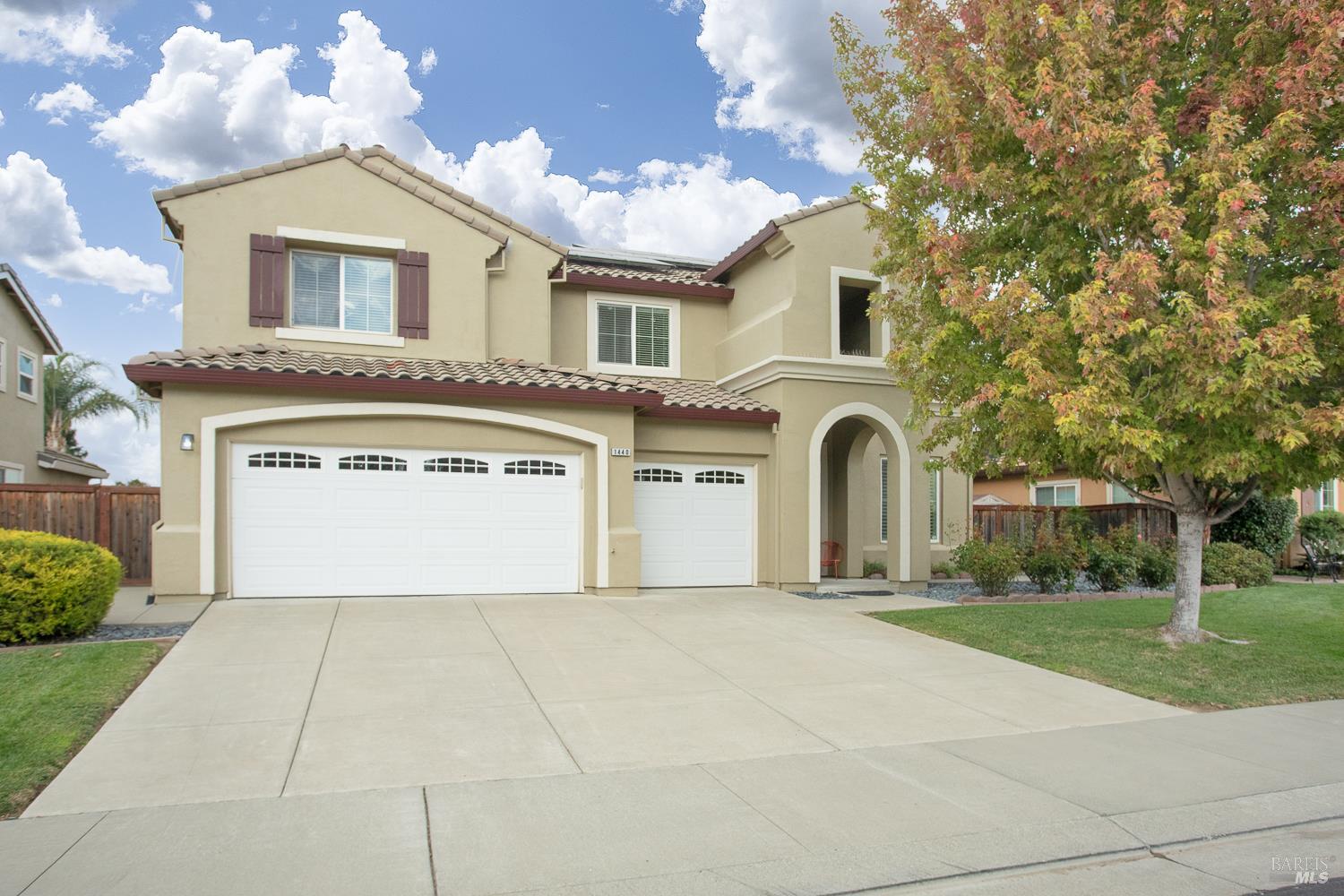 Detail Gallery Image 2 of 68 For 1440 Folsom Downs Cir, Dixon,  CA 95620 - 5 Beds | 3/1 Baths