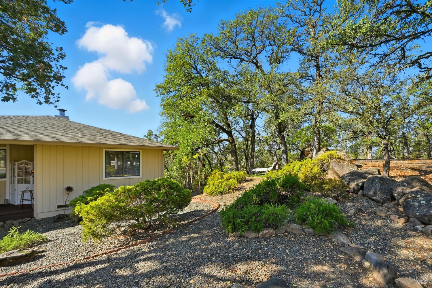 Detail Gallery Image 31 of 34 For 17937 Moon Hill Ct, Hidden Valley Lake,  CA 95467 - 3 Beds | 2 Baths