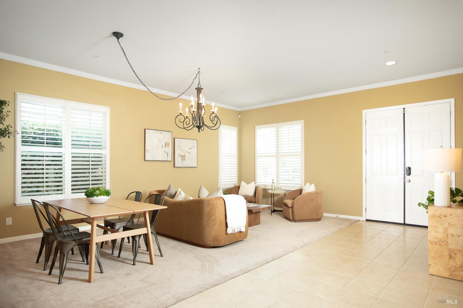 Detail Gallery Image 4 of 68 For 1440 Folsom Downs Cir, Dixon,  CA 95620 - 5 Beds | 3/1 Baths