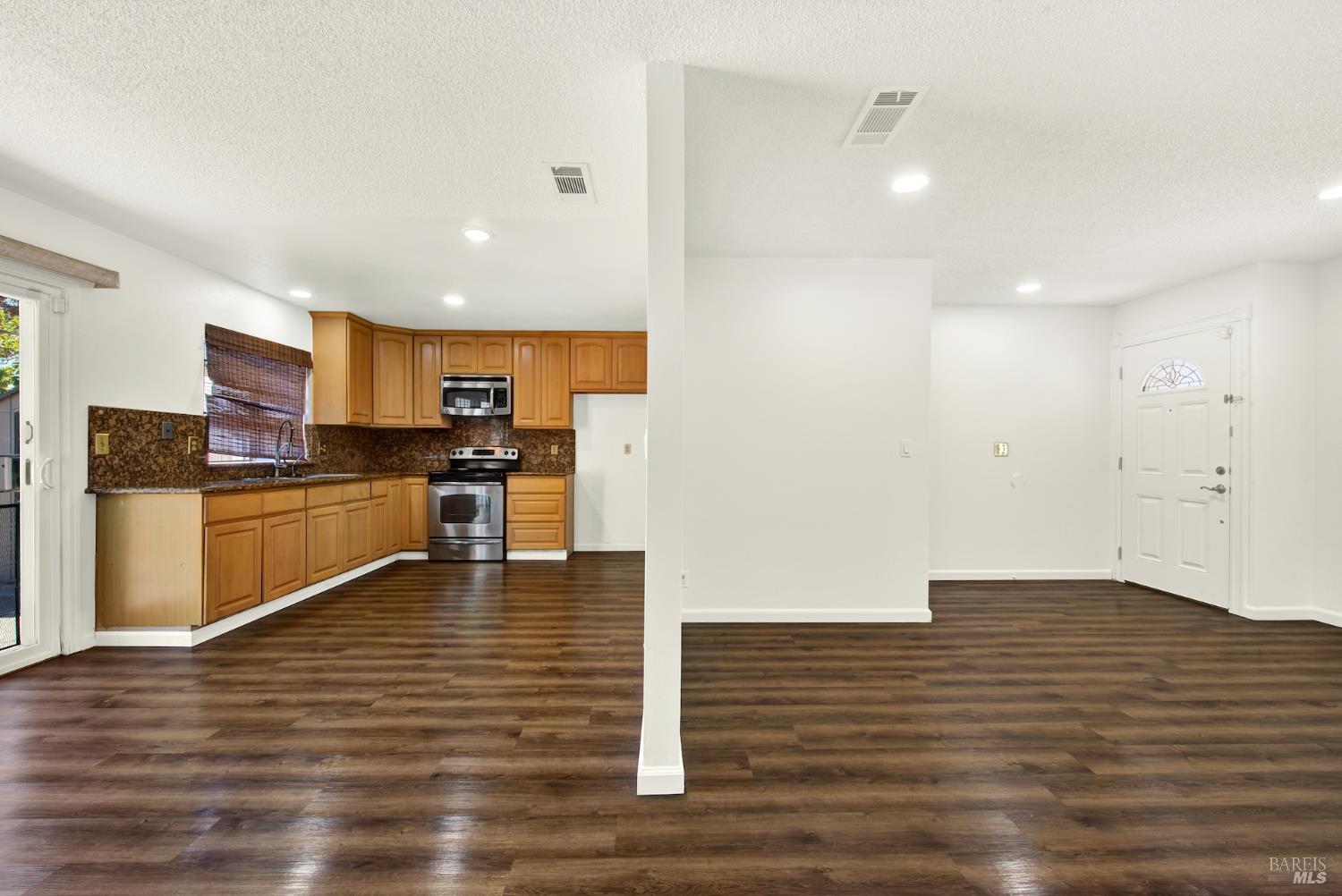 Detail Gallery Image 6 of 28 For 224 De Paul Dr, Vallejo,  CA 94589 - 4 Beds | 2 Baths