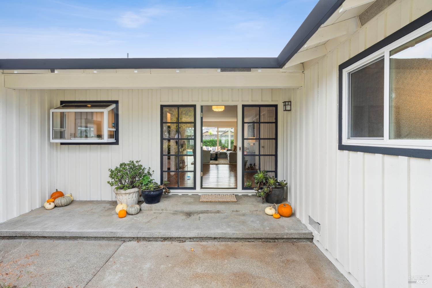 Detail Gallery Image 5 of 57 For 24 Bonnie Banks Way, San Rafael,  CA 94901 - 4 Beds | 3/1 Baths