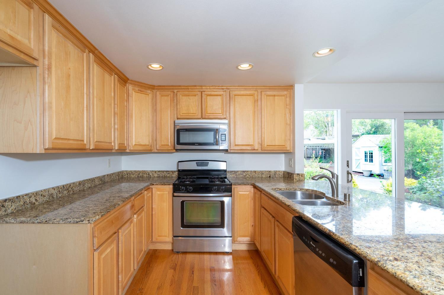 Detail Gallery Image 2 of 64 For 4248 Leafwood Cir, Santa Rosa,  CA 95405 - 3 Beds | 2 Baths