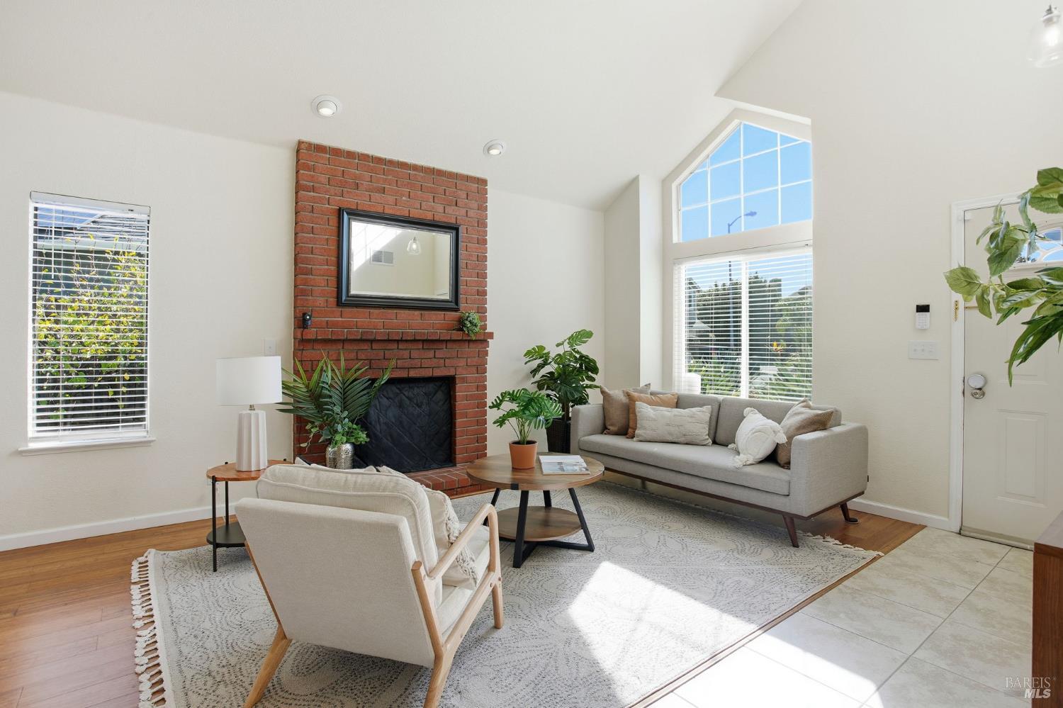 Detail Gallery Image 7 of 43 For 2420 Top Gallant Ct, Fairfield,  CA 94534 - 4 Beds | 2/1 Baths