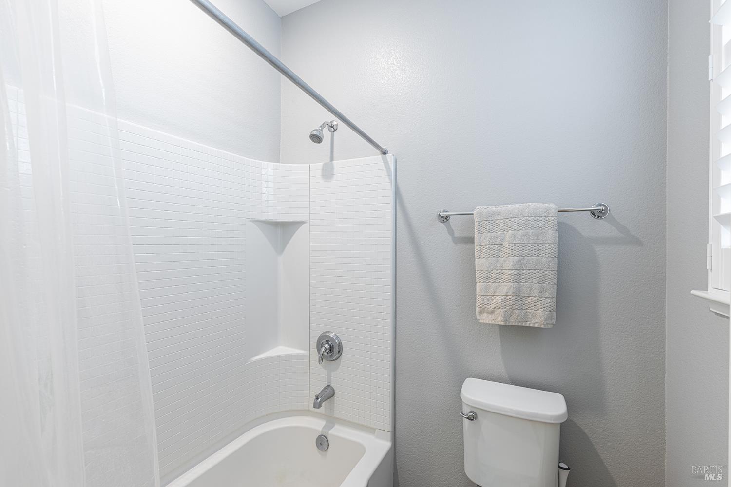 Detail Gallery Image 42 of 49 For 1617 Wildflower Way, Rohnert Park,  CA 94928 - 4 Beds | 2/1 Baths