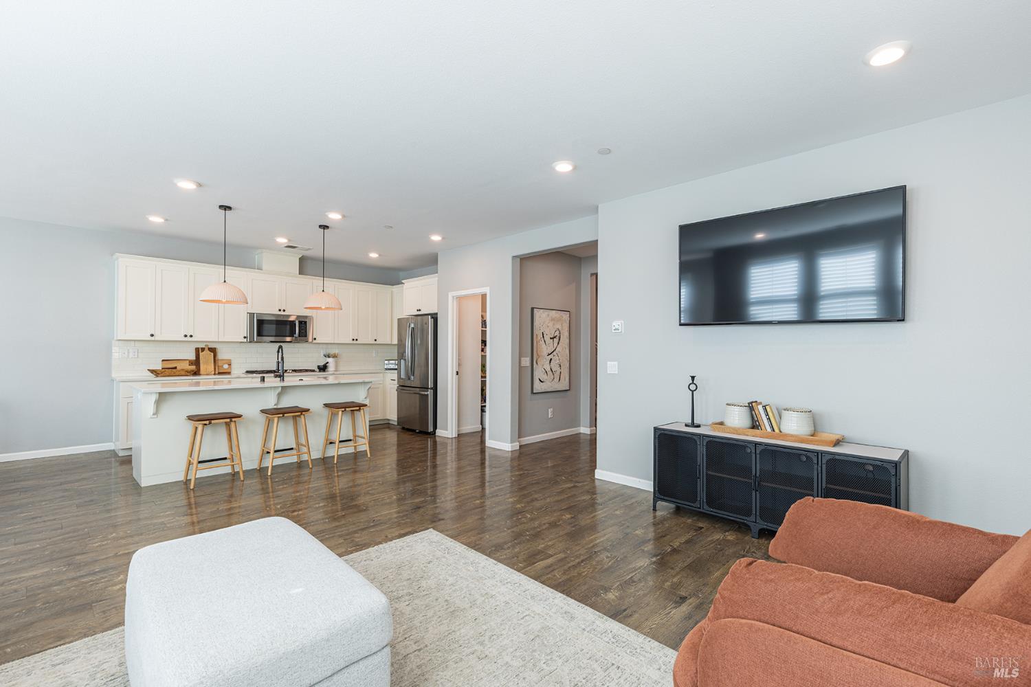 Detail Gallery Image 10 of 49 For 1617 Wildflower Way, Rohnert Park,  CA 94928 - 4 Beds | 2/1 Baths