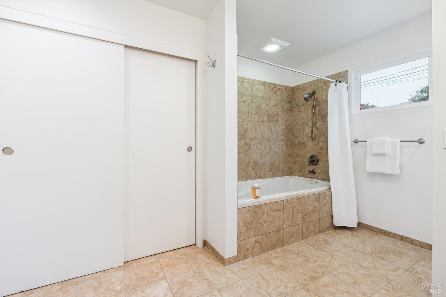 Detail Gallery Image 41 of 57 For 24 Bonnie Banks Way, San Rafael,  CA 94901 - 4 Beds | 3/1 Baths