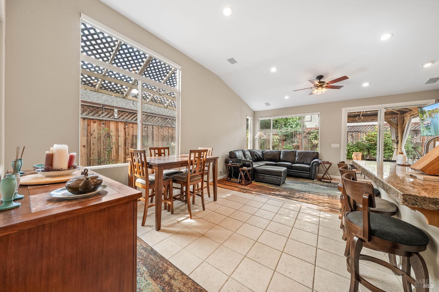 Detail Gallery Image 16 of 59 For 2545 Thistle Creek St, Santa Rosa,  CA 95404 - 3 Beds | 2 Baths