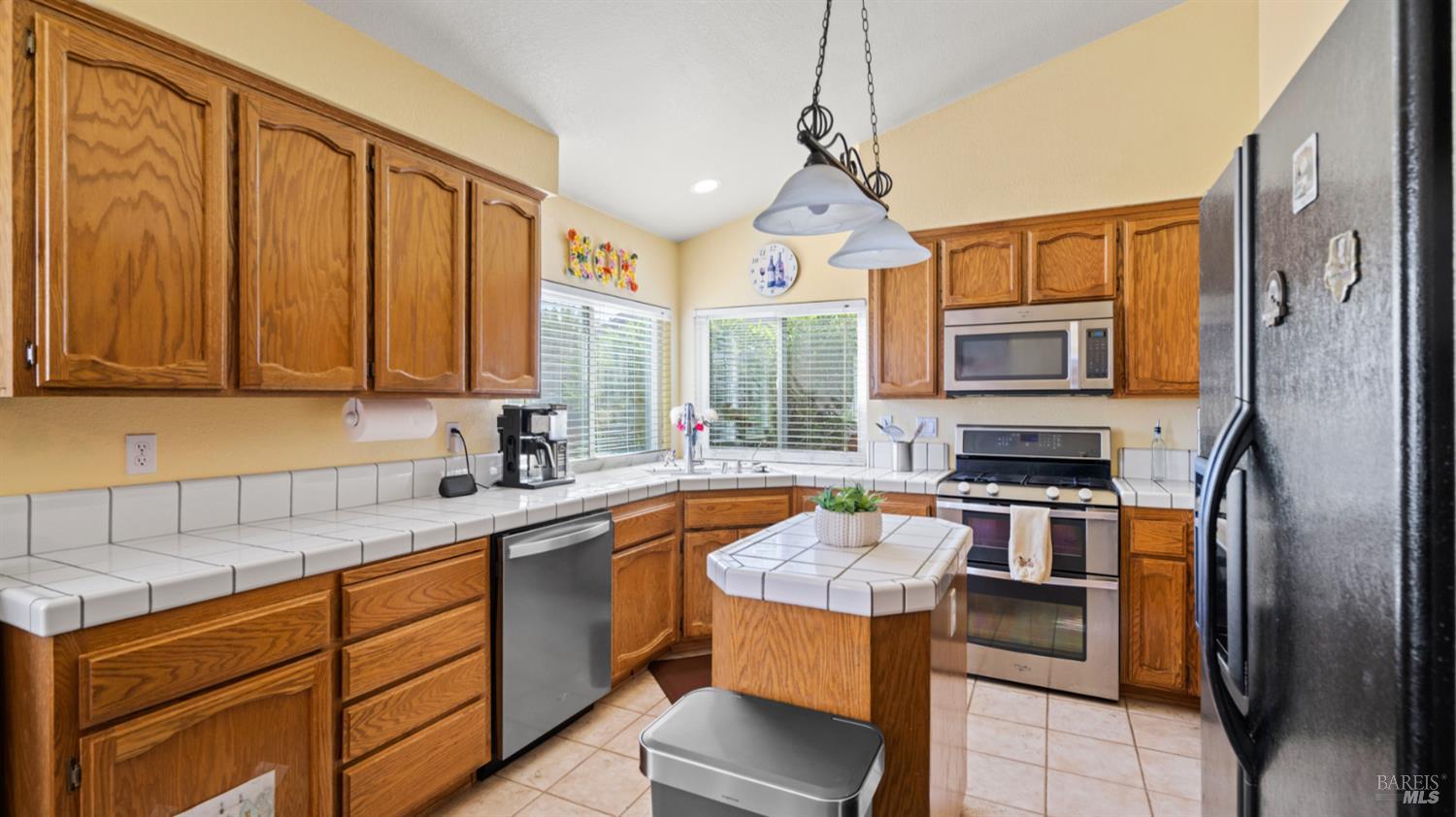 Detail Gallery Image 11 of 34 For 854 Owl Cir, Vacaville,  CA 95687 - 4 Beds | 3 Baths