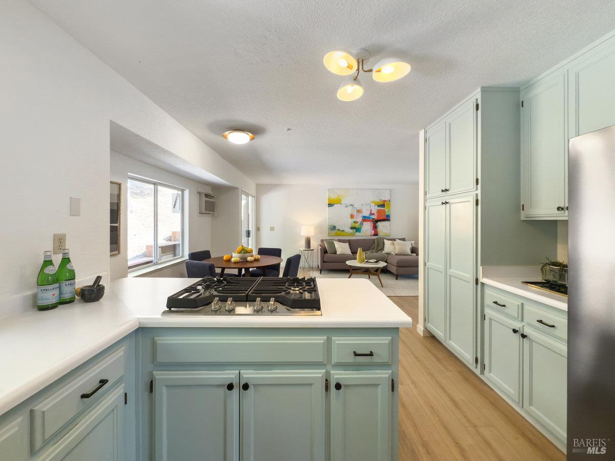 Detail Gallery Image 12 of 47 For 213 Deborah Ct, Novato,  CA 94949 - 4 Beds | 3 Baths