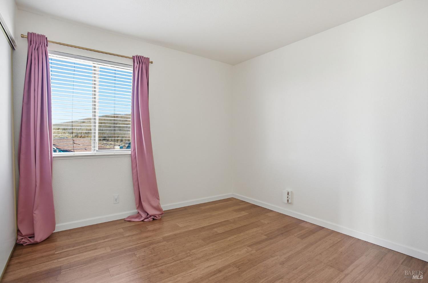 Detail Gallery Image 31 of 43 For 2420 Top Gallant Ct, Fairfield,  CA 94534 - 4 Beds | 2/1 Baths