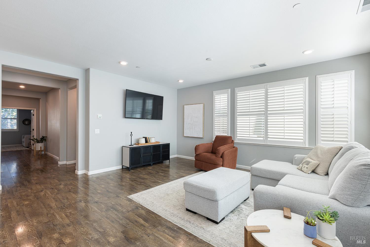 Detail Gallery Image 8 of 49 For 1617 Wildflower Way, Rohnert Park,  CA 94928 - 4 Beds | 2/1 Baths