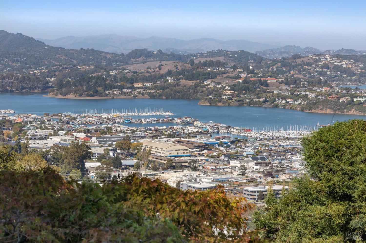 Detail Gallery Image 31 of 68 For 20 Crecienta Dr, Sausalito,  CA 94965 - 3 Beds | 2 Baths