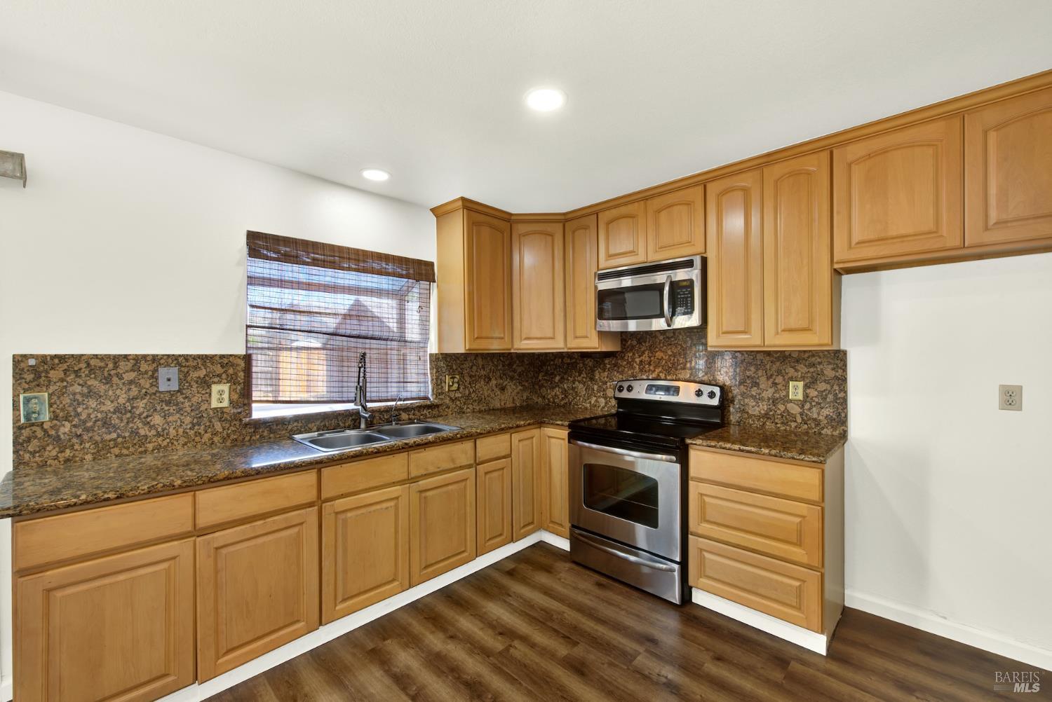 Detail Gallery Image 9 of 28 For 224 De Paul Dr, Vallejo,  CA 94589 - 4 Beds | 2 Baths