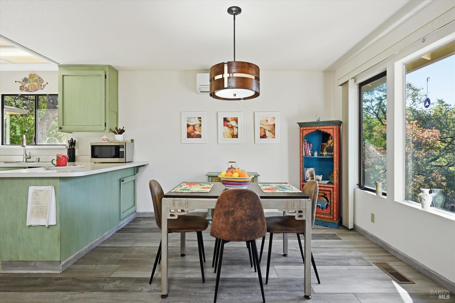 Detail Gallery Image 10 of 34 For 17937 Moon Hill Ct, Hidden Valley Lake,  CA 95467 - 3 Beds | 2 Baths