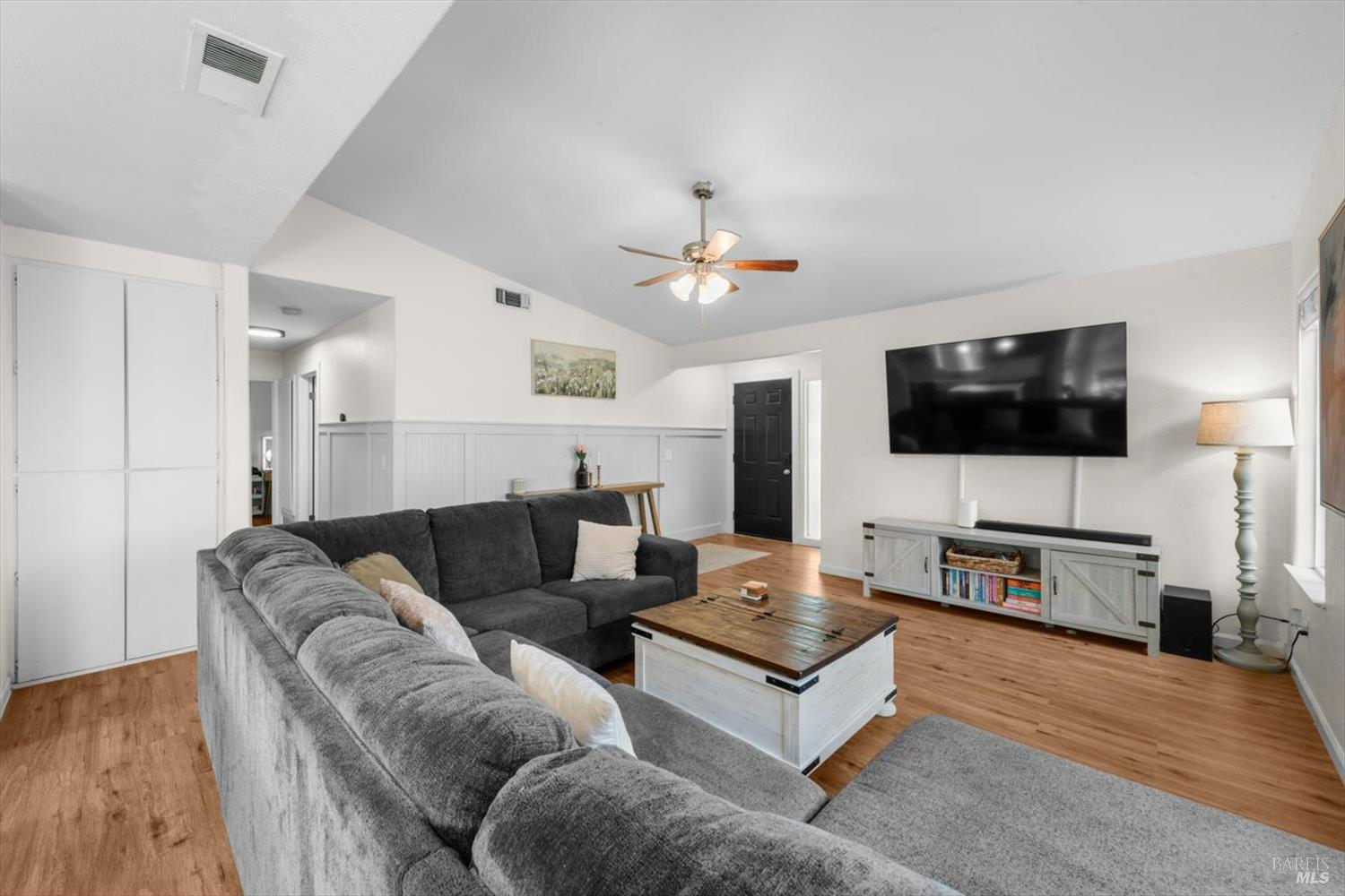 Detail Gallery Image 9 of 45 For 500 Gregory Dr, Vacaville,  CA 95687 - 3 Beds | 2 Baths