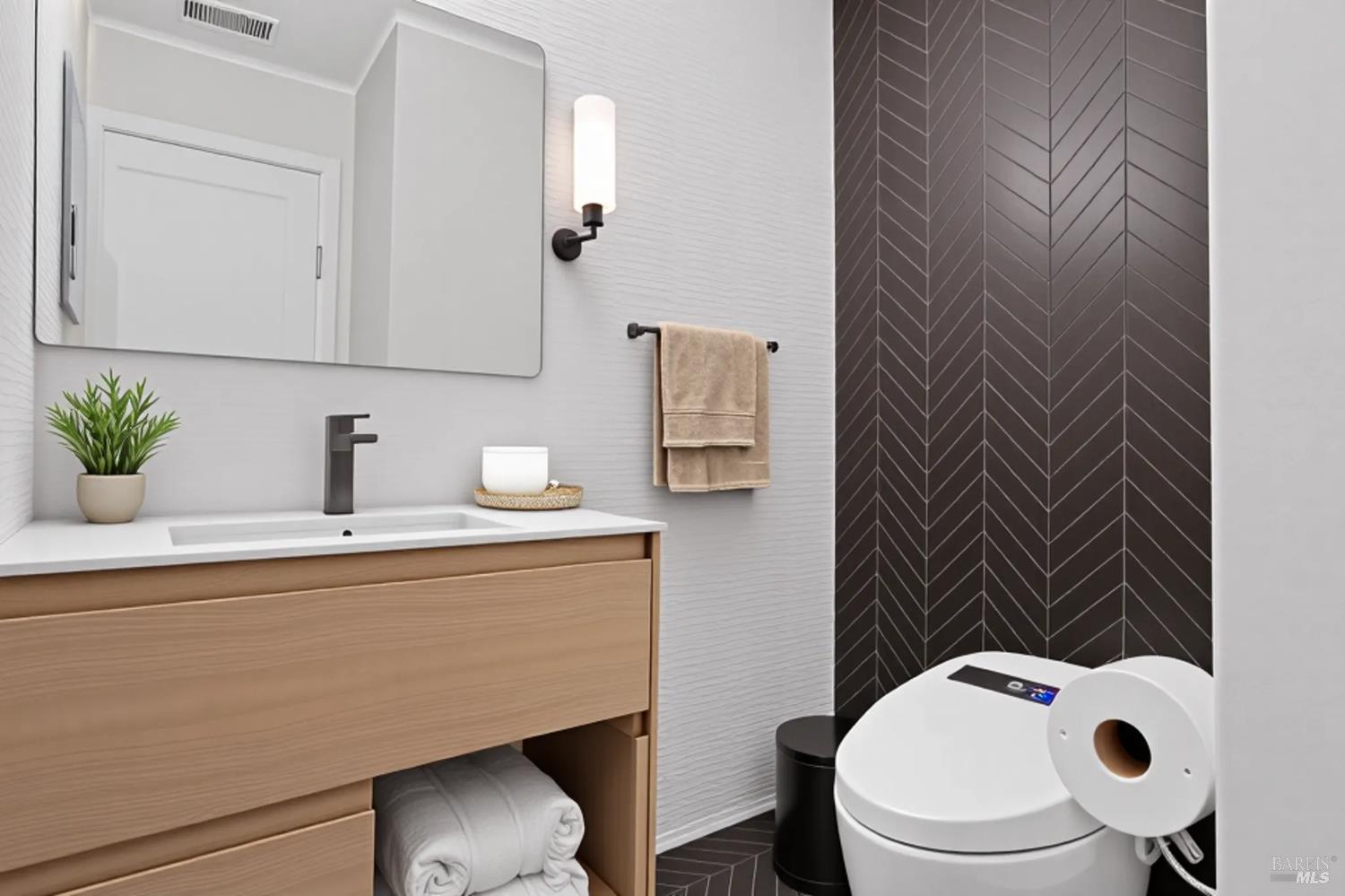 Detail Gallery Image 20 of 34 For 3330 Monterey Blvd, Oakland,  CA 94602 - 5 Beds | 3/1 Baths