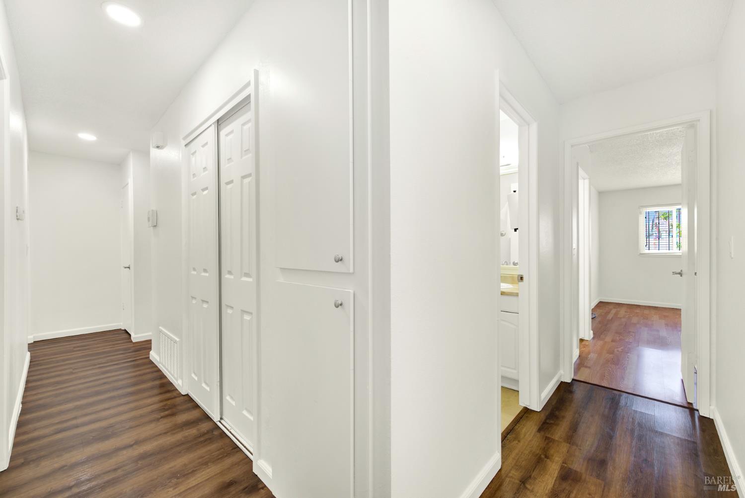 Detail Gallery Image 12 of 28 For 224 De Paul Dr, Vallejo,  CA 94589 - 4 Beds | 2 Baths