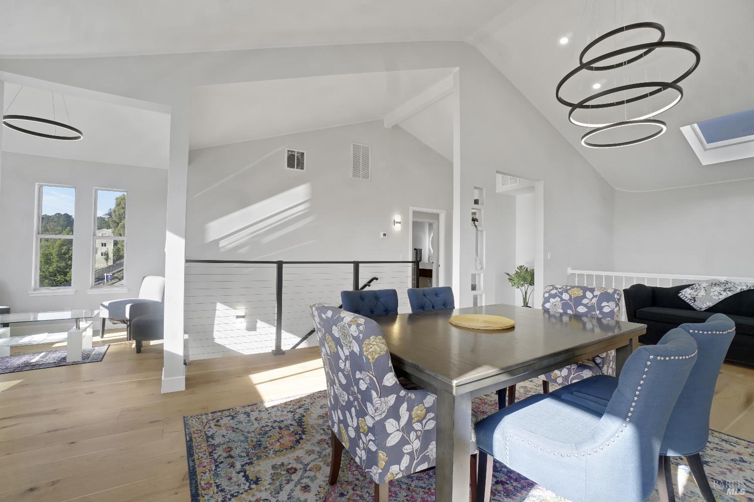 Detail Gallery Image 5 of 34 For 3330 Monterey Blvd, Oakland,  CA 94602 - 5 Beds | 3/1 Baths