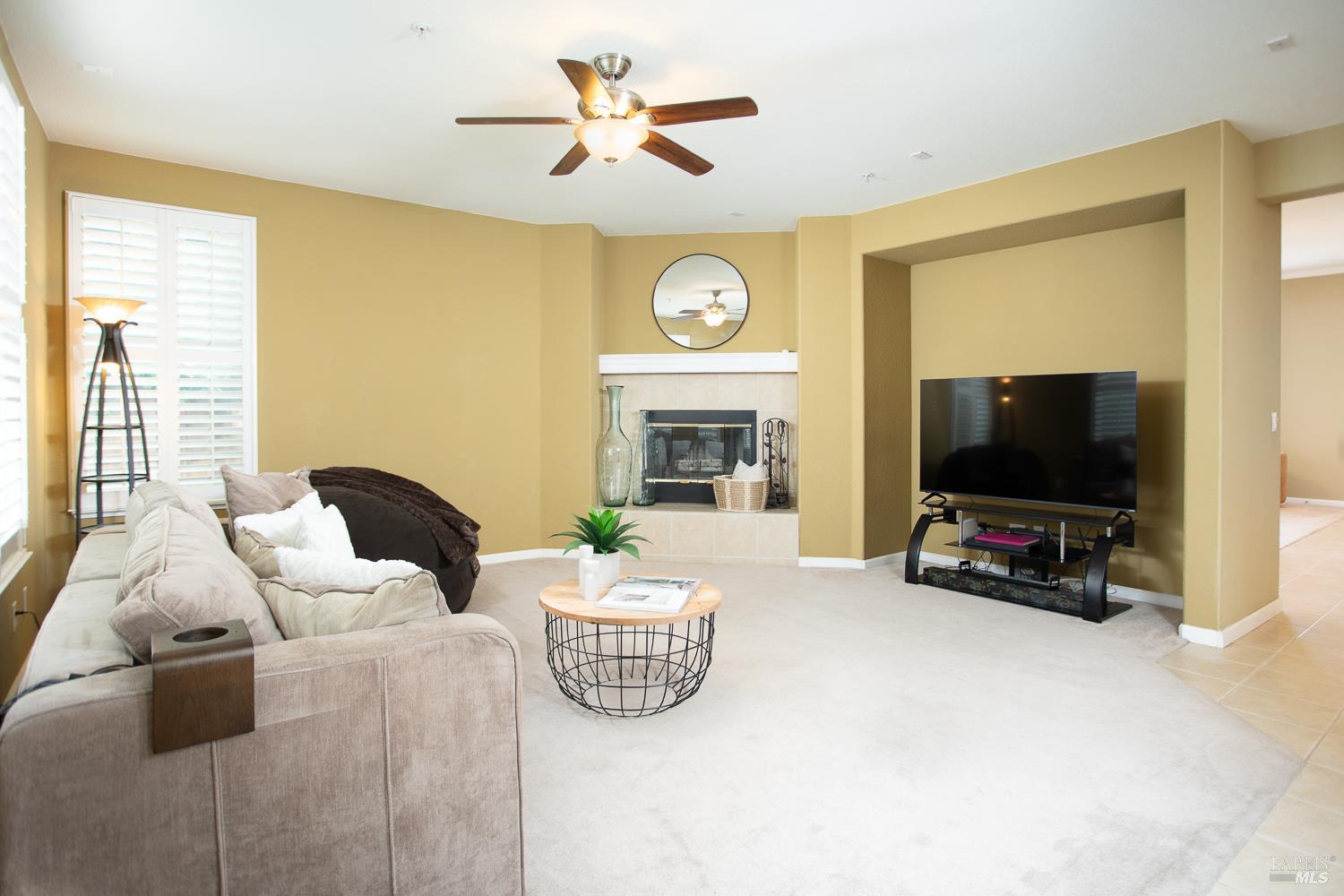 Detail Gallery Image 13 of 68 For 1440 Folsom Downs Cir, Dixon,  CA 95620 - 5 Beds | 3/1 Baths