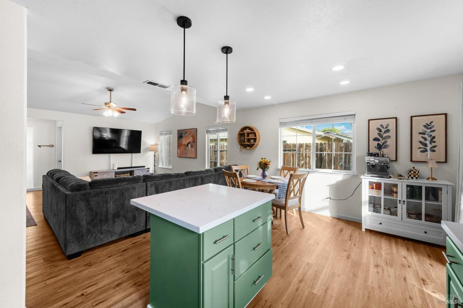 Detail Gallery Image 15 of 45 For 500 Gregory Dr, Vacaville,  CA 95687 - 3 Beds | 2 Baths