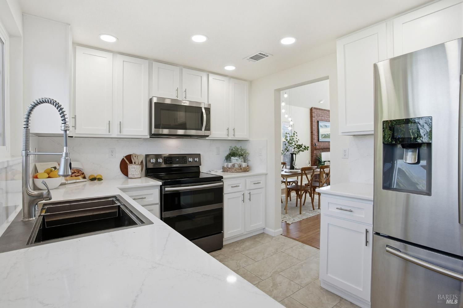 Detail Gallery Image 12 of 43 For 2420 Top Gallant Ct, Fairfield,  CA 94534 - 4 Beds | 2/1 Baths