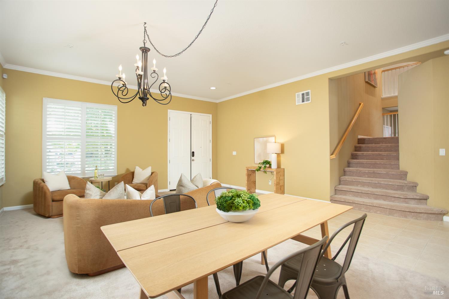 Detail Gallery Image 8 of 68 For 1440 Folsom Downs Cir, Dixon,  CA 95620 - 5 Beds | 3/1 Baths