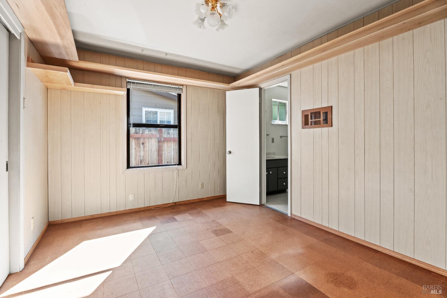 Detail Gallery Image 11 of 23 For 1575 Manzanita Dr, Ukiah,  CA 95482 - 3 Beds | 2/1 Baths