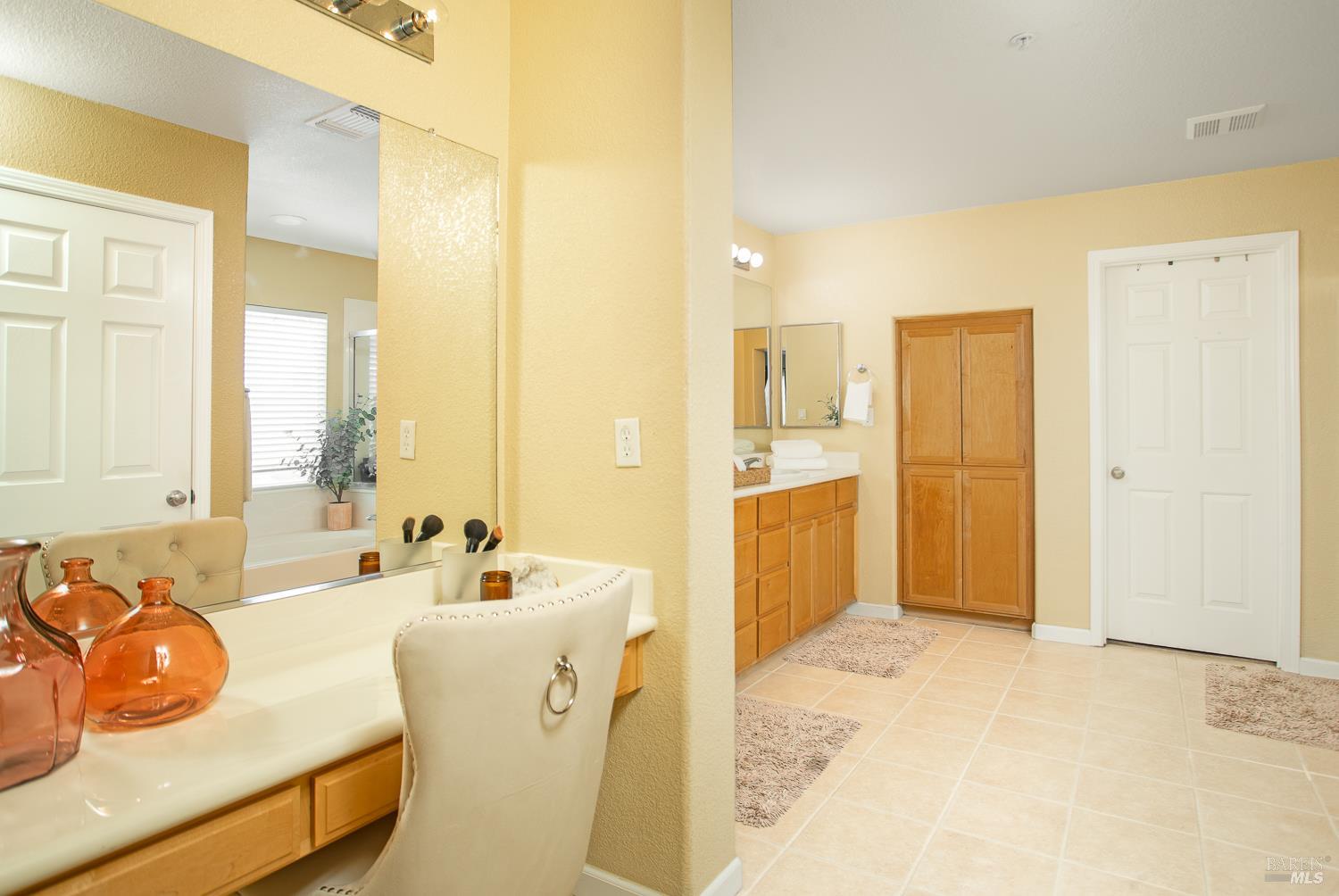 Detail Gallery Image 35 of 68 For 1440 Folsom Downs Cir, Dixon,  CA 95620 - 5 Beds | 3/1 Baths