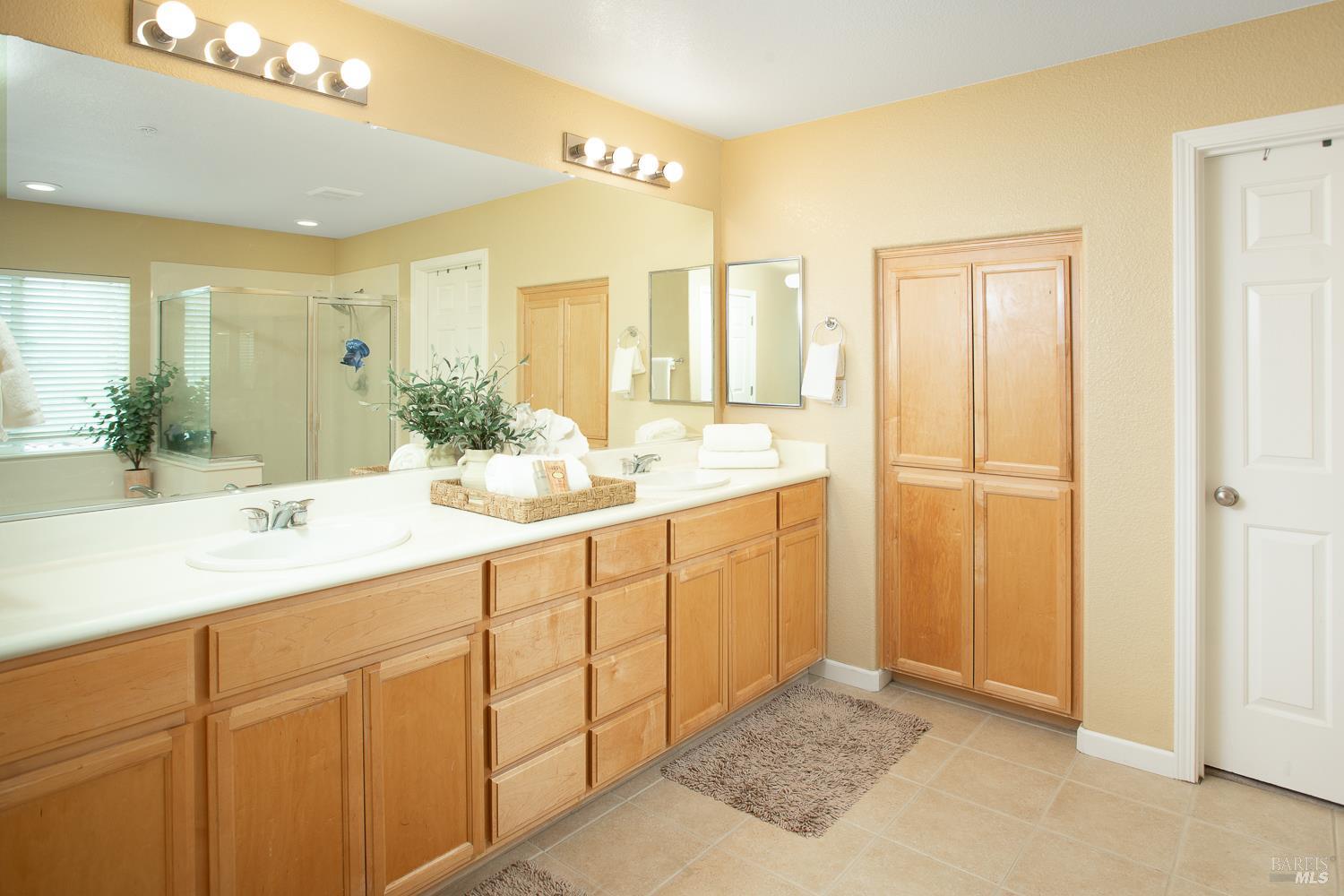 Detail Gallery Image 36 of 68 For 1440 Folsom Downs Cir, Dixon,  CA 95620 - 5 Beds | 3/1 Baths