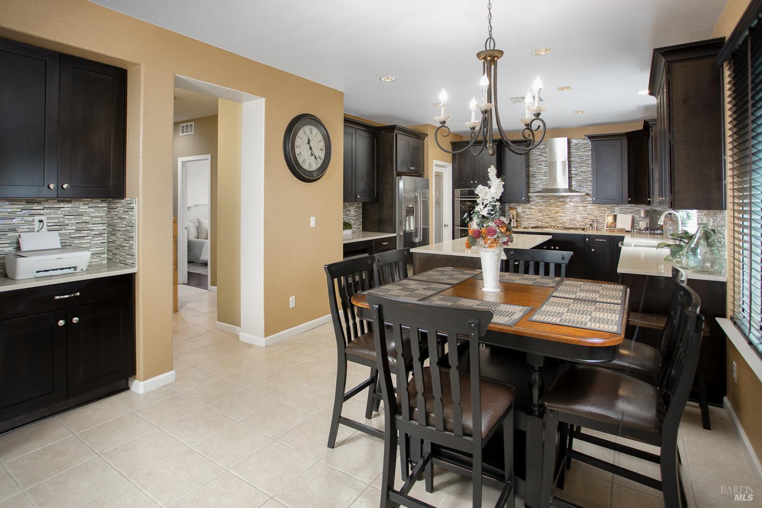 Detail Gallery Image 22 of 68 For 1440 Folsom Downs Cir, Dixon,  CA 95620 - 5 Beds | 3/1 Baths