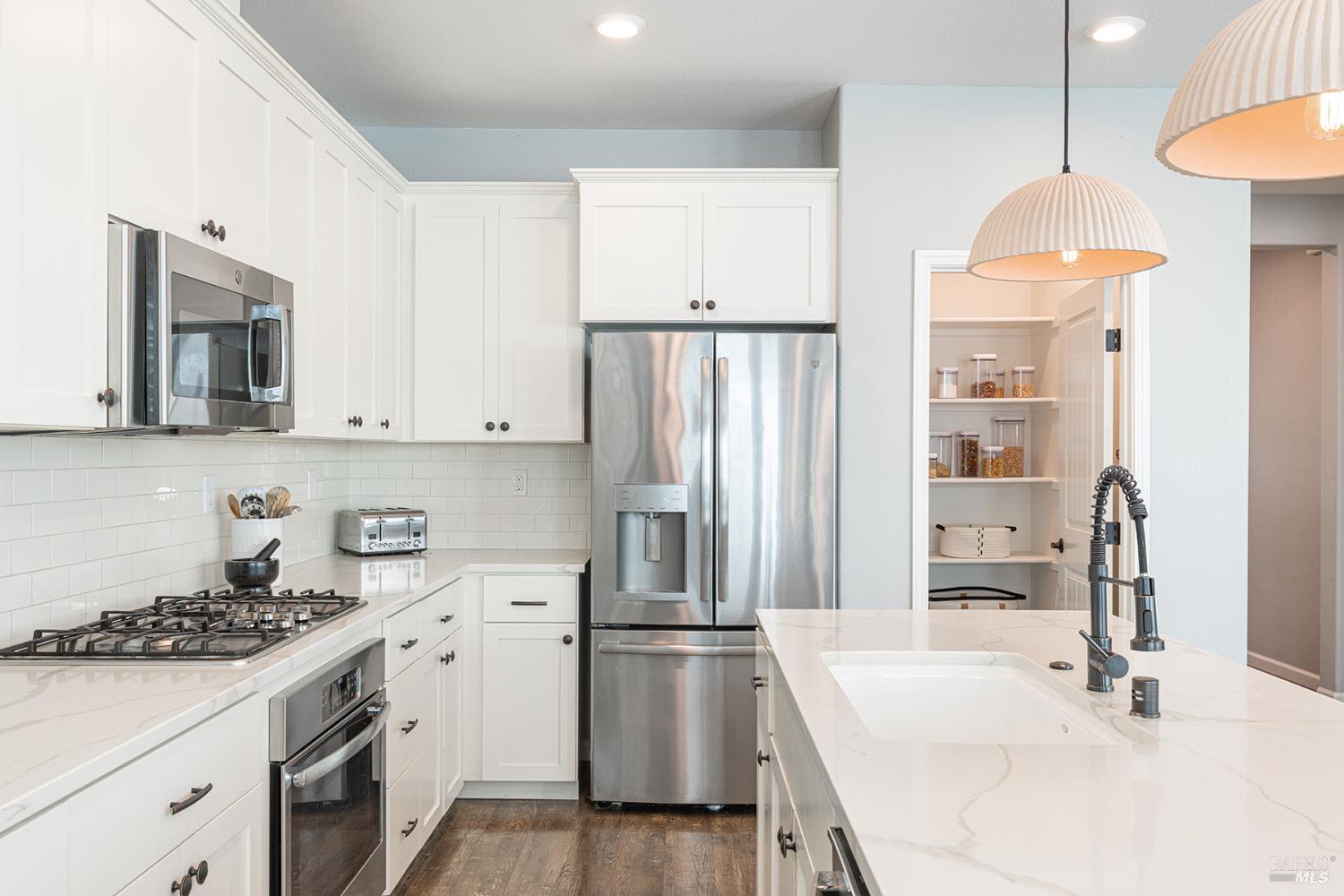 Detail Gallery Image 16 of 49 For 1617 Wildflower Way, Rohnert Park,  CA 94928 - 4 Beds | 2/1 Baths