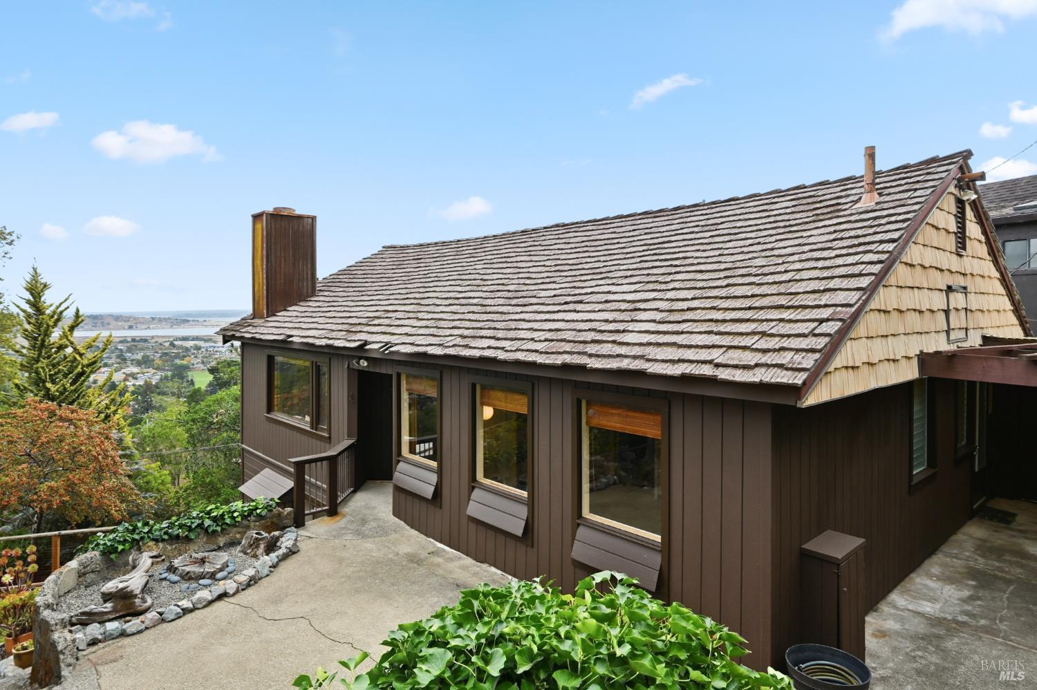 Detail Gallery Image 4 of 43 For 666 Redwood Ave, Corte Madera,  CA 94925 - 3 Beds | 2 Baths