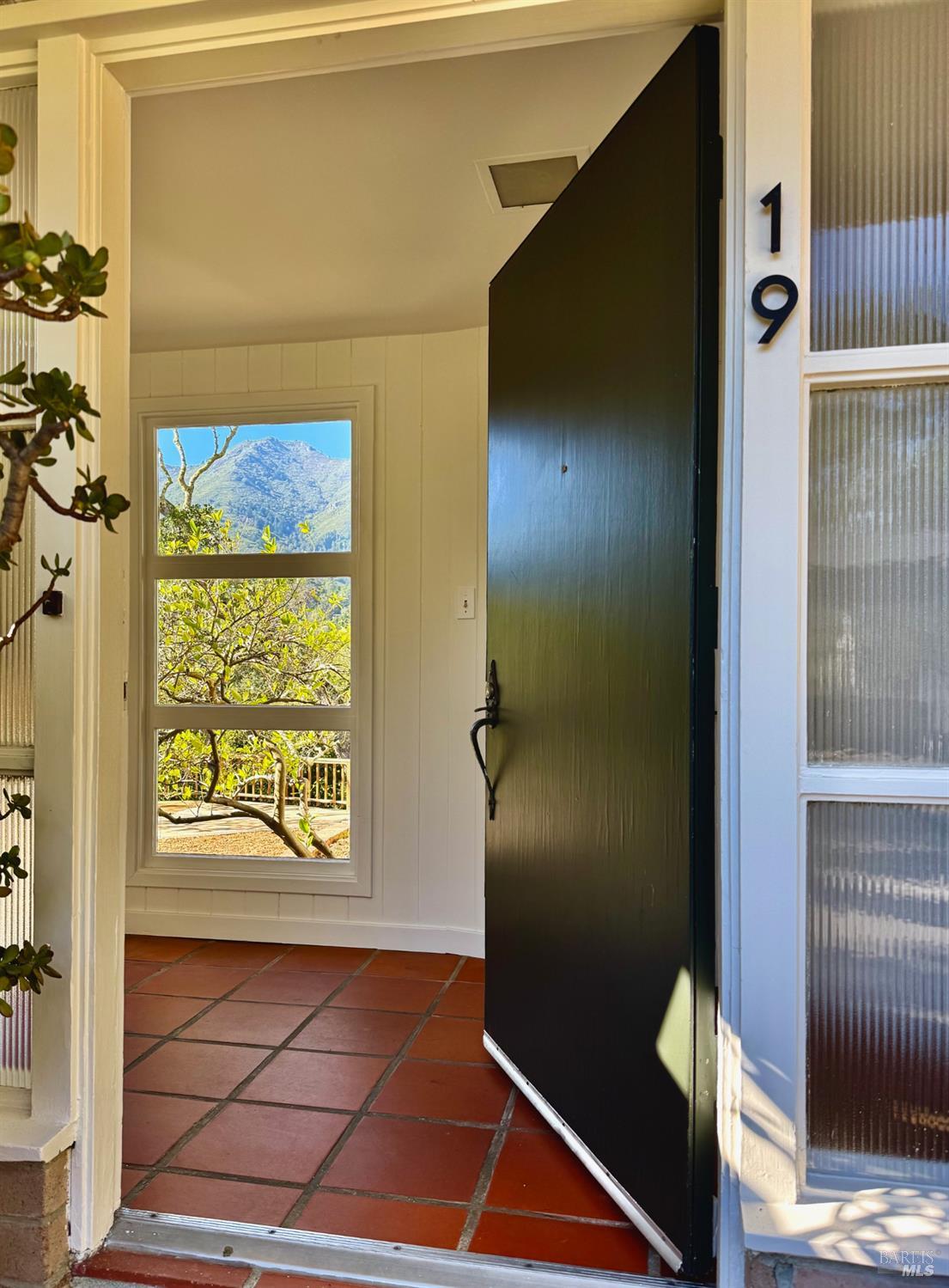 Detail Gallery Image 5 of 54 For 19 Cushing Dr, Mill Valley,  CA 94941 - 4 Beds | 3 Baths