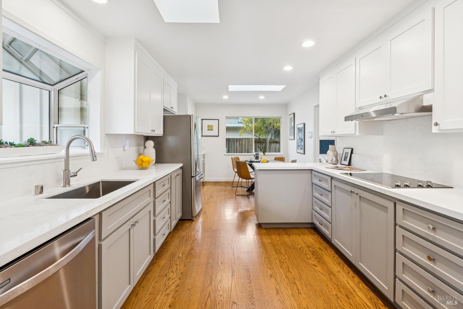 Detail Gallery Image 14 of 57 For 24 Bonnie Banks Way, San Rafael,  CA 94901 - 4 Beds | 3/1 Baths