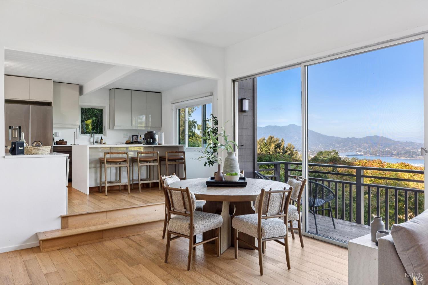 Detail Gallery Image 27 of 68 For 20 Crecienta Dr, Sausalito,  CA 94965 - 3 Beds | 2 Baths