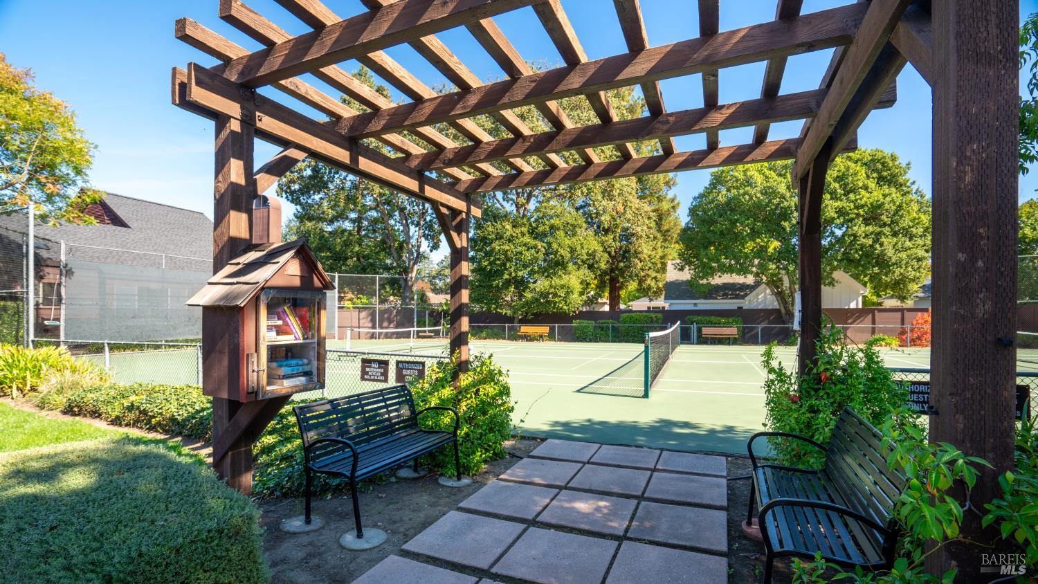 Detail Gallery Image 5 of 34 For 1320 North St #33,  Santa Rosa,  CA 95404 - 2 Beds | 2 Baths