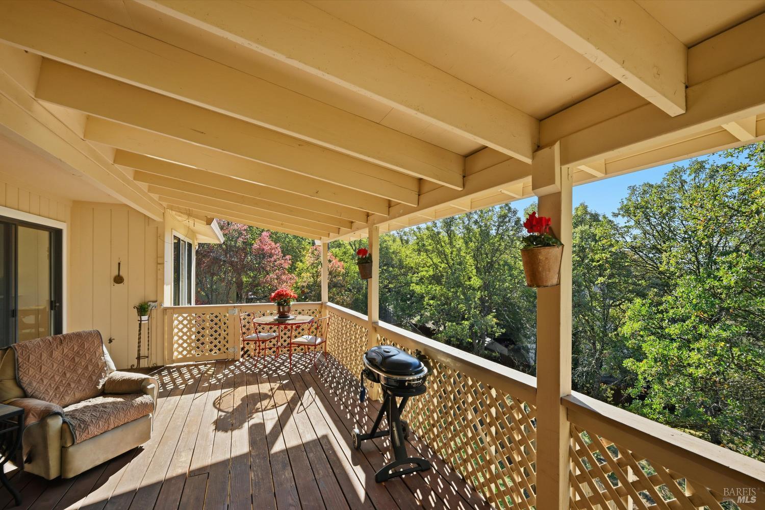 Detail Gallery Image 24 of 34 For 17937 Moon Hill Ct, Hidden Valley Lake,  CA 95467 - 3 Beds | 2 Baths