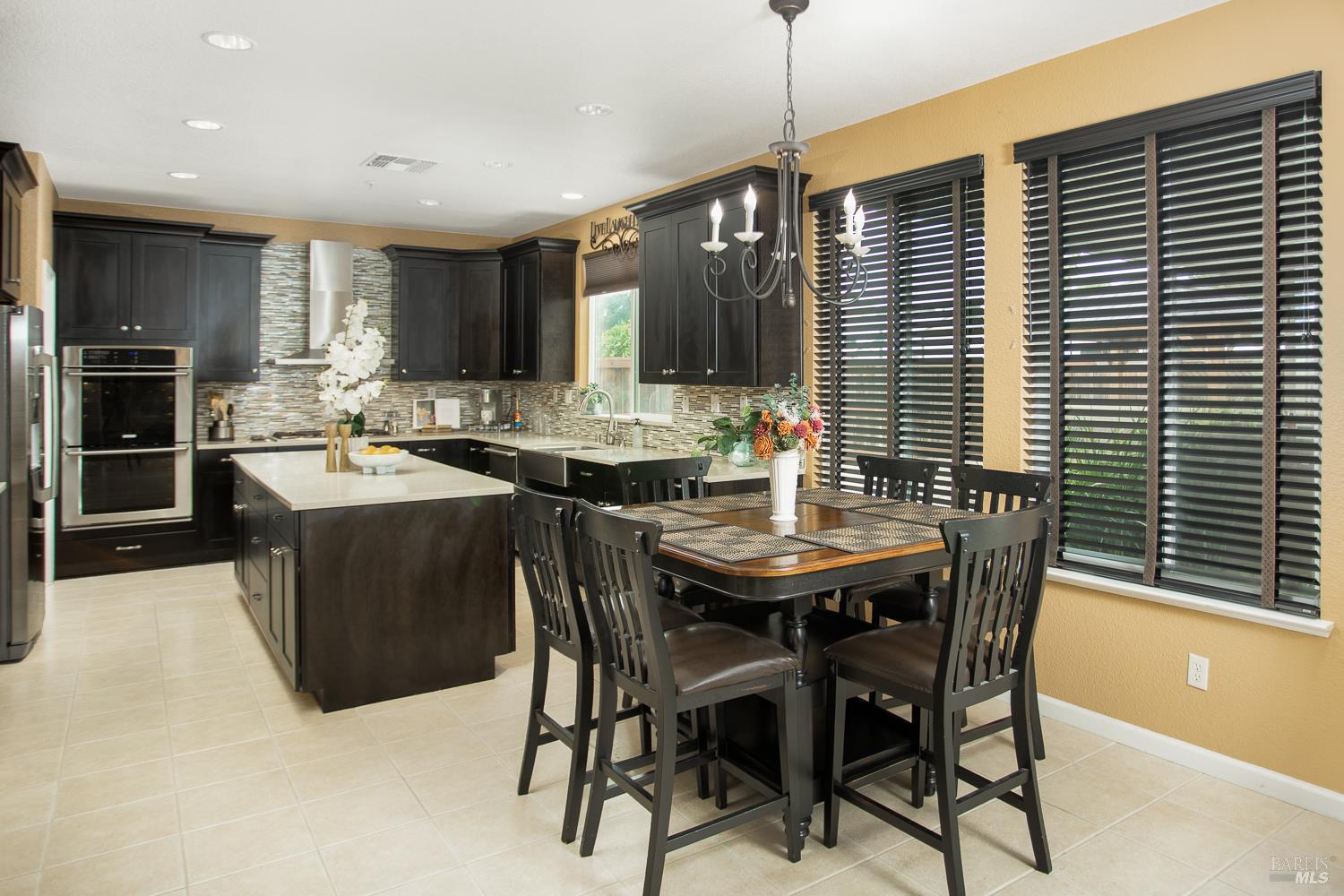 Detail Gallery Image 21 of 68 For 1440 Folsom Downs Cir, Dixon,  CA 95620 - 5 Beds | 3/1 Baths