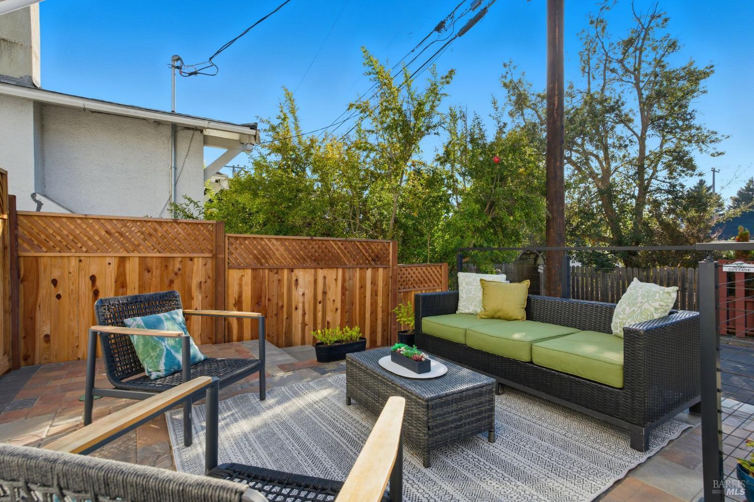 Detail Gallery Image 30 of 34 For 3021 Bateman St, Berkeley,  CA 94705 - 3 Beds | 2/1 Baths