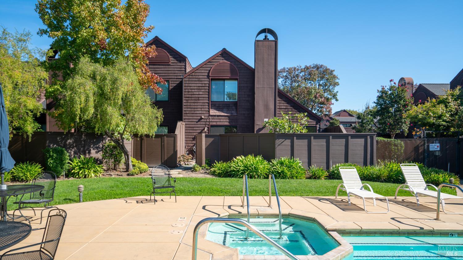 Detail Gallery Image 6 of 34 For 1320 North St #33,  Santa Rosa,  CA 95404 - 2 Beds | 2 Baths