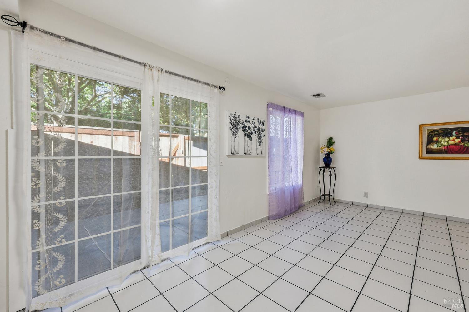 Detail Gallery Image 6 of 43 For 788 Simpson Pl, Santa Rosa,  CA 95401 - 3 Beds | 1/1 Baths