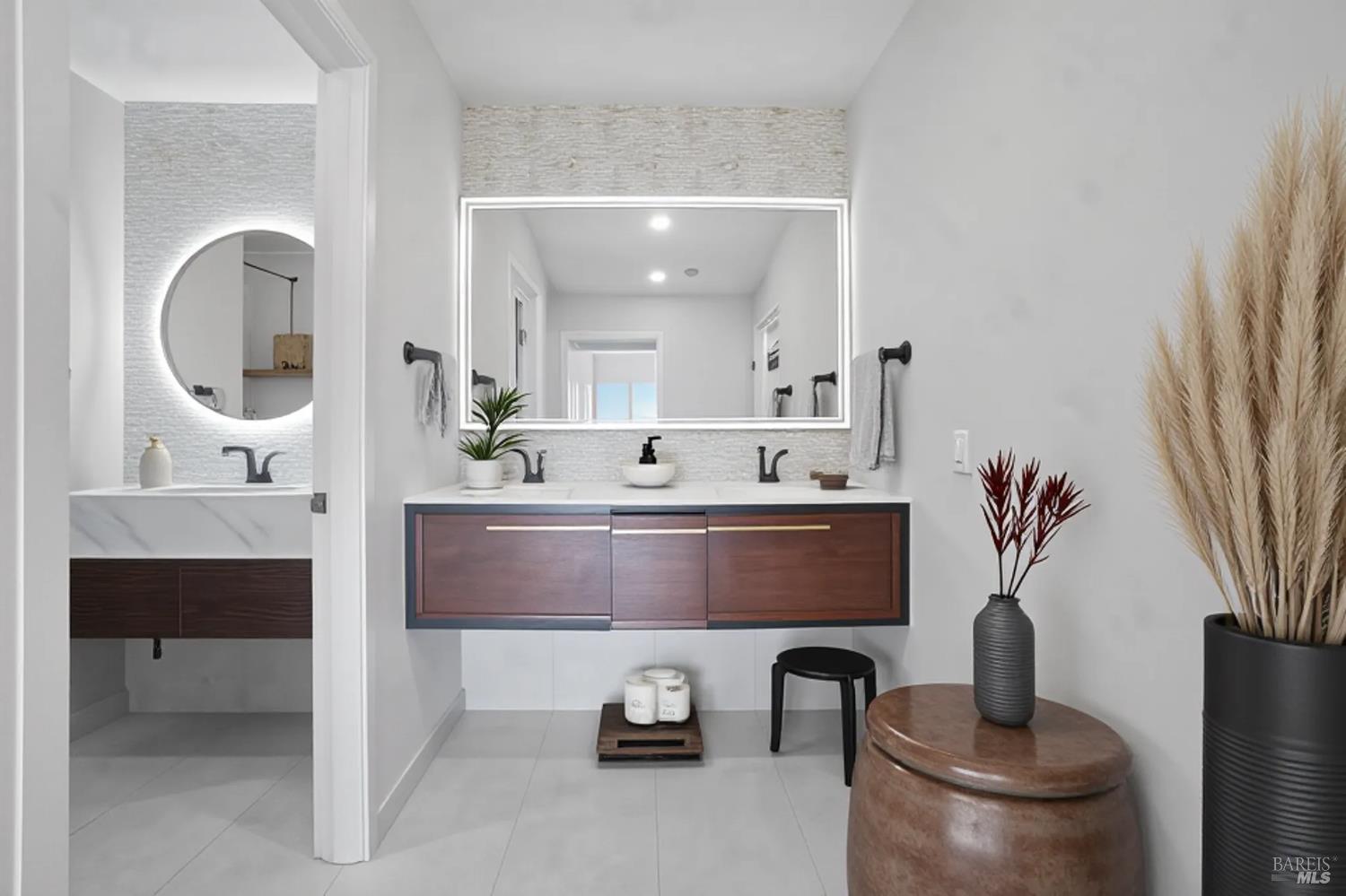 Detail Gallery Image 15 of 34 For 3330 Monterey Blvd, Oakland,  CA 94602 - 5 Beds | 3/1 Baths