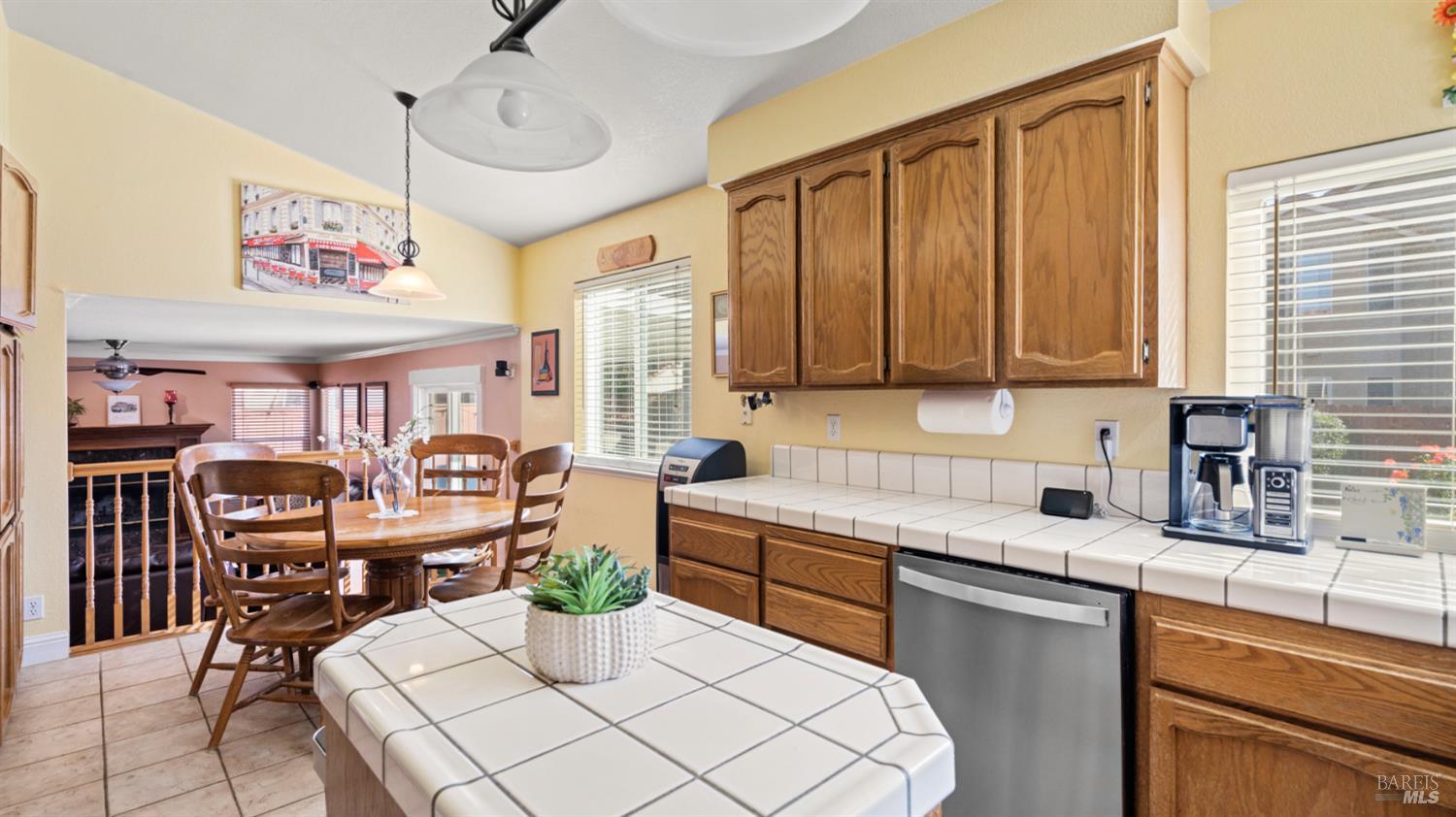 Detail Gallery Image 13 of 34 For 854 Owl Cir, Vacaville,  CA 95687 - 4 Beds | 3 Baths